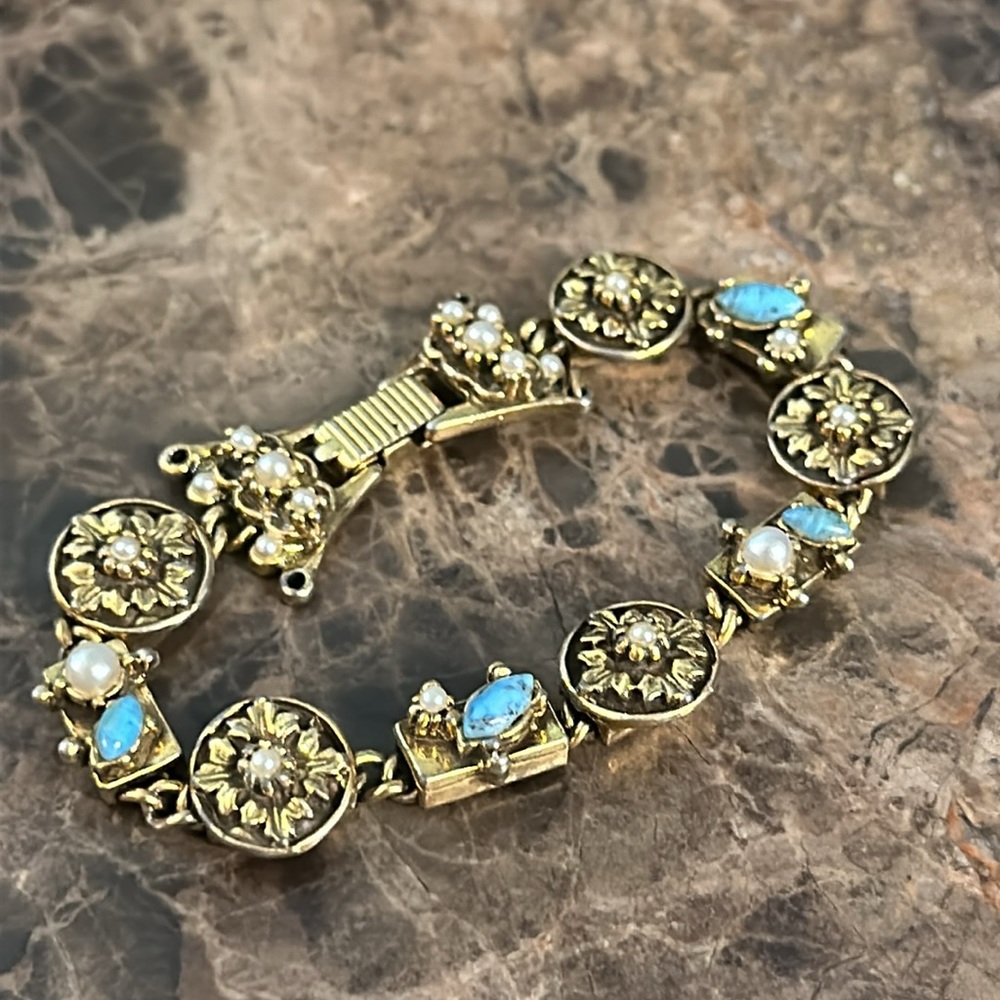 Vintage bracelet turquoise pearls exquisite piece from the 60’s popular bracelet